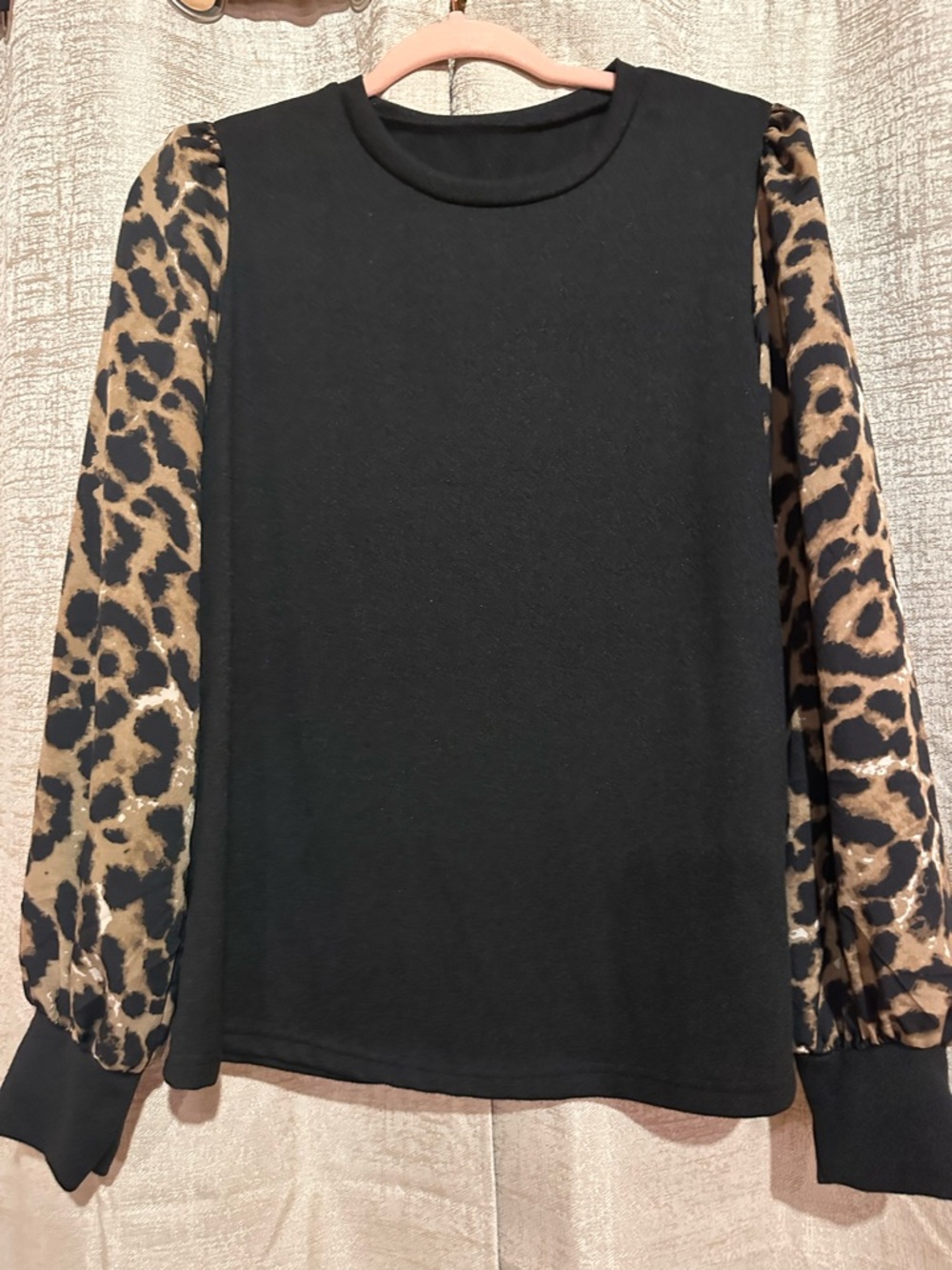 SHEIN Black Top with Leopard Print Long Sleeves